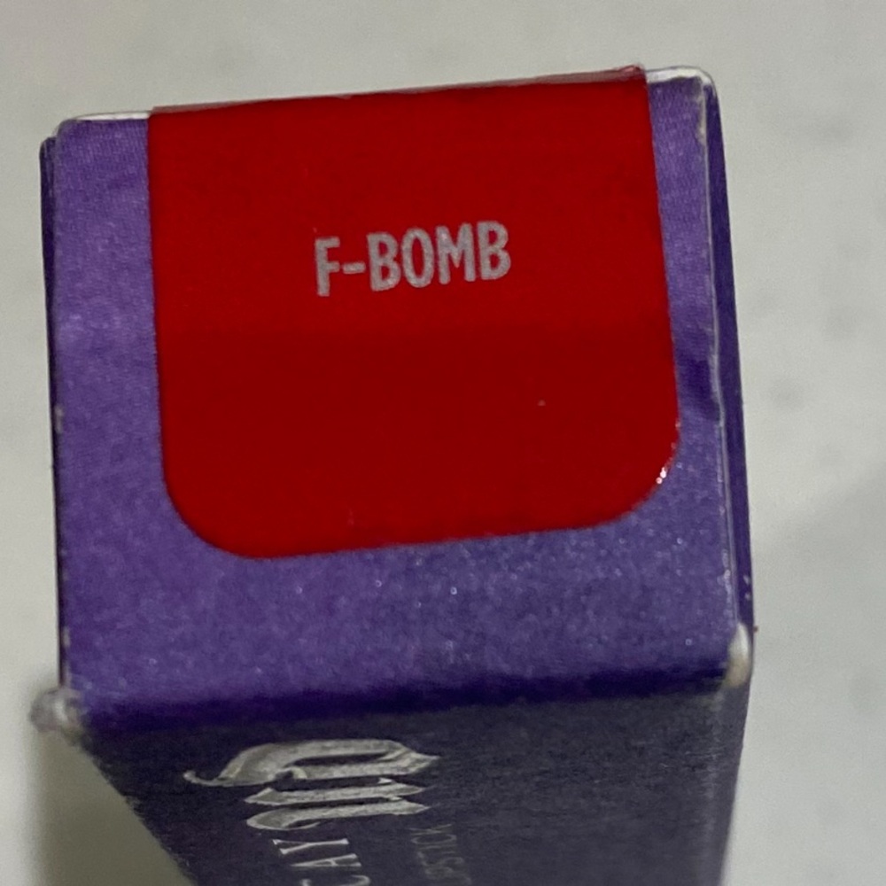 Urban decay revolution lipstick F-Bomb - Picture 3 of 6